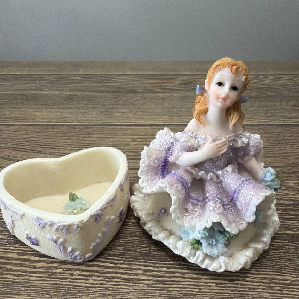 VTG Purple Girl Figure Heart Keepsake Jewelry Trinket Ring Box Gorgeous!